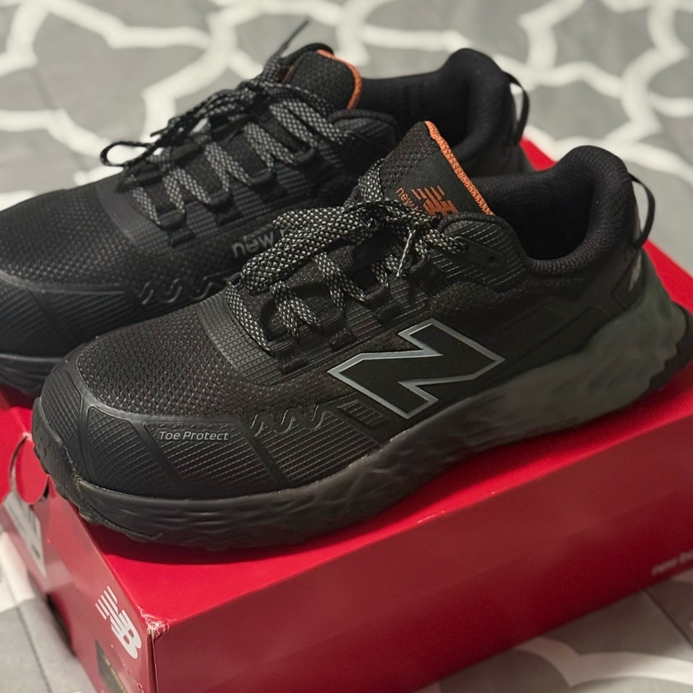 New Balance Woman Cremorne Wide Safety Composition Toe Sneakers Foam Size 9.5